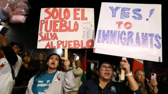 متظاهرون مؤيدون للمهاجرين