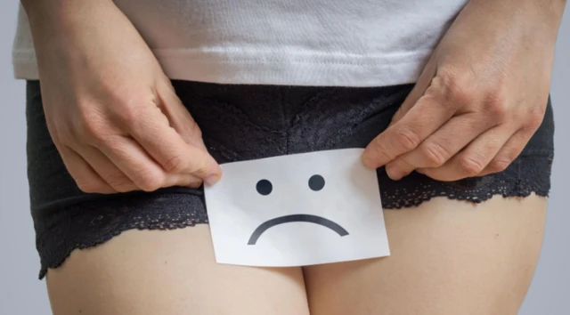 ንብልዕታ ብወረቐት ዝሸፈነት ሰበይቲ