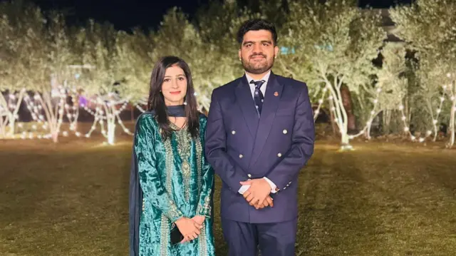 شکار پور کی خاتون ڈی ایس پی پارس بکھرانی اور ڈی ایس پی ڈاکٹر ظہور احمد سومرو