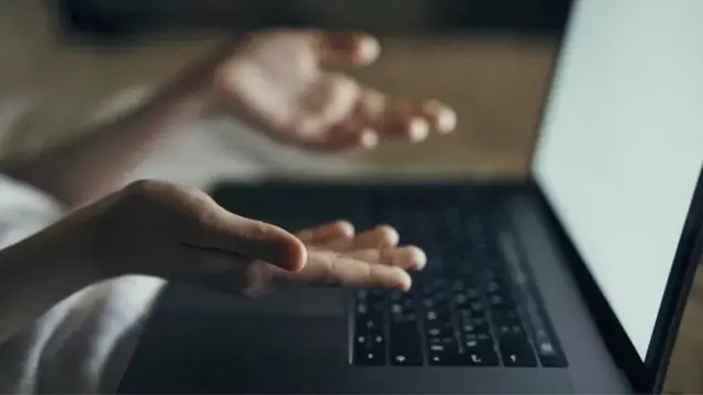 బ్యాక్ బటన్ హైజాకింగ్