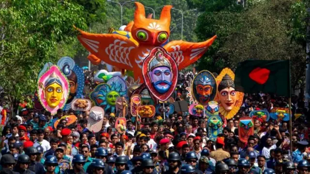 ঢাকা বিশ্ববিদ্যালয়ের চারুকলা অনুষদ আয়োজিত মঙ্গল শোভাযাত্রা, ফাইল ছবি