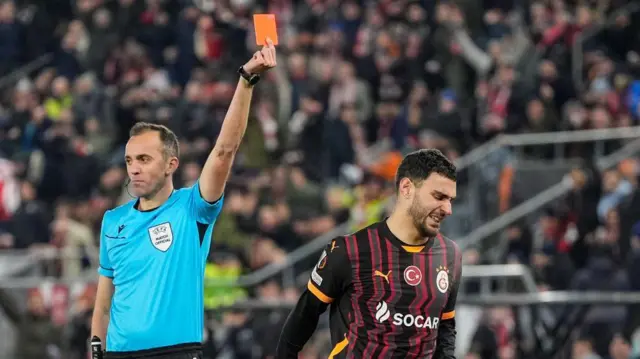 Kaan Ayhan 51. dakikada oyun dışı kaldı