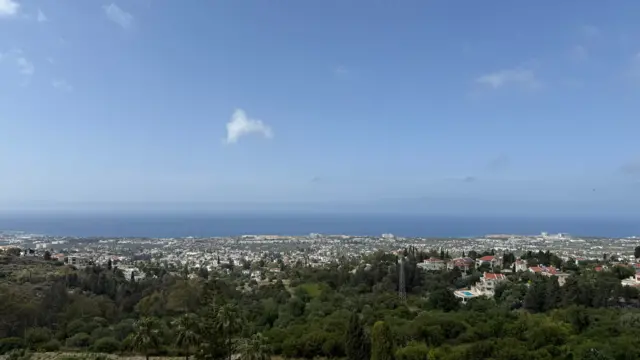 Girne'nin tepeden görüntüsü. 