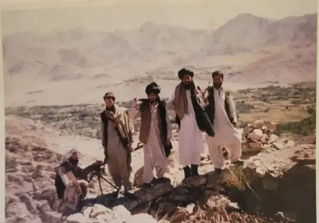 بنایی سنہ 1997 میں انتہائی دائیں 