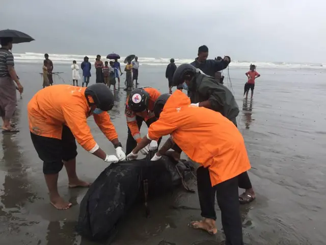 စစ်တွေမြို့နယ်ထဲက ကမ်းခြေမှာ သောင်လာတင်တဲ့ ရိုဟင်ဂျာ အလောင်းတစ်လောင်း