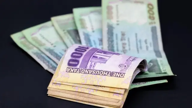 আয় বাড়াতে কিছুদিন আগে শতাধিক পণ্যের ওপর ভ্যাট ও শুল্কের আওতা বৃদ্ধি করেছিল সরকার, পরে অবশ্য সমালোচনার মুখে কিছু পণ্যের ওপর থেকে বর্ধিত কর প্রত্যাহার করা হয়