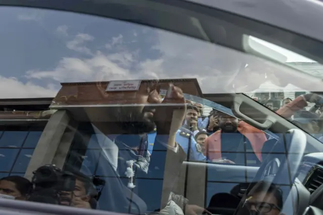 प्रतिनिधिसभाको सपथग्रहण समारोहमा भाग लिएर फर्केपछि प्रधानमन्त्री बालेन्द्र शाह। 