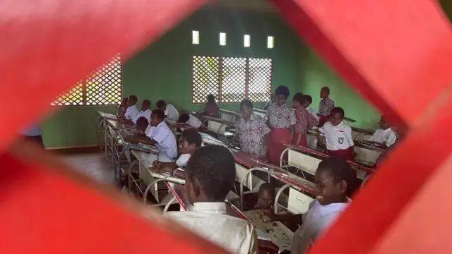 Doretheus Ohoiwutun, SD YPPK Santa Petrus Paulus, Keuskupan Agats, Kampung As, Kampung Atat, Kabupaten Asmat, Papua Selatan, gizi buruk