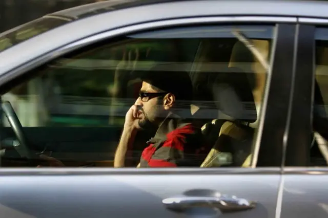 કાર ચલાવતી વખતે શું ધ્યાન રાખવું?