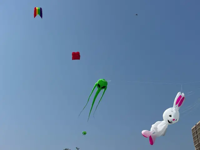 વડા પ્રધાન નરેન્દ્ર મોદીએ જર્મનીના ચાન્સેલર ફ્રિડ્રિખ મર્ત્ઝ સાથે ગાંધી આશ્રમની મુલાકાત લીધી, સાથે પતંગ પણ ચગાવ્યો – ન્યૂઝ અપડેટ