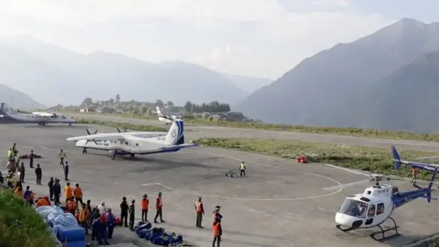 नेपालगंज से 45 मिनट की उड़ान से वो हुमला के सिमीकोट पहुंचते हैं
