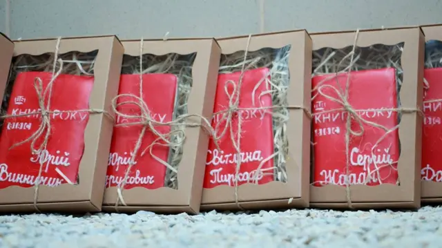 Пряники з іменами письменників під час літературного паб-квізу від Книги року, Львів, 2019 рік