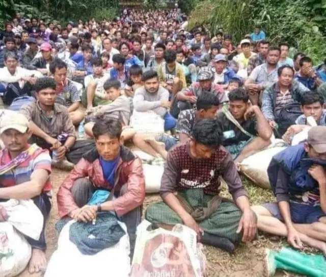 လူမှုကွန်ယက်စာမျက်နှာမှာ ပျံ့နှံ့နေတဲ့ ရတနာပုံမိုင်းရွာက စစ်ရှောင်မြင်ကွင်း 