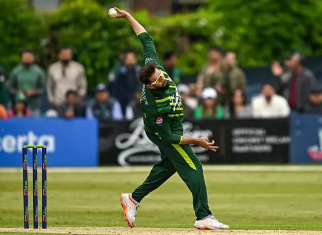 ඉමාඩ් වසීම් උපත ලබා ඇත්තේ බ්‍රිතාන්‍යයේ වේල්ස් හිදී ය.