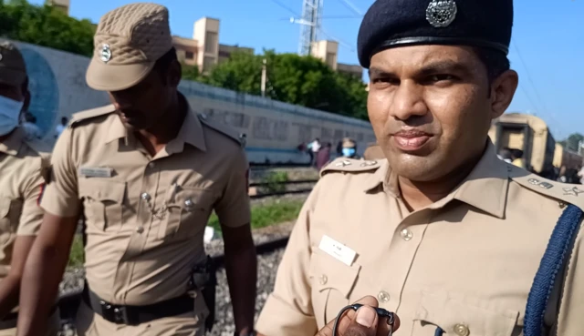 மதுரை ரயிலில் தீ விபத்து: ஏழு பேரின் உடல்கள் மீட்கப்பட்டுள்ளன – என்ன நடக்கிறது?