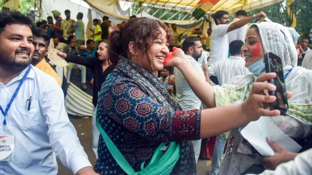 धर्मेंद्र प्रधान के इस्तीफ़े की मांग को लेकर देश के कई इलाक़ों में प्रदर्शन हुए, यह तस्वीर 24 जुलाई की कोलकाता की है