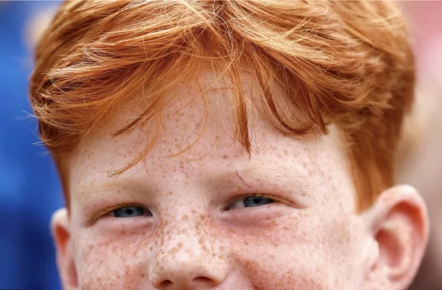 Kızıl saçlı çocuk