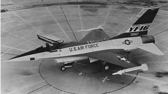 YF-16 ilk uçuşunda neredeyse düştü
