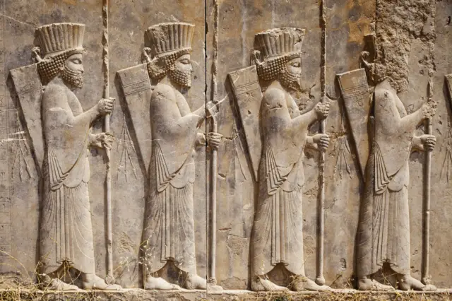 Büyük Darius'un Persepolis'teki sarayına işlenen muhafızlar.