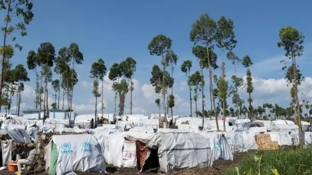 Malefu ya watu wameshakimbia vijiji vyao kuishi katika kambi za muda; wengine wameanza safari tena ya kupata hifadhi salama.