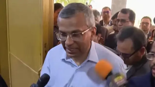 বৃহস্পতিবার সকালে দায়িত্ব নিয়েছেন নতুন গভর্নর মোস্তাকুর রহমান