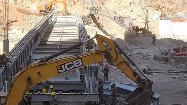 हिल्सा–सिमिकोट सडकखण्डको खार्पुनाथस्थित चुवा खोलामा बेलिब्रिज जडान अन्तिम चरणमा पुगेको छ