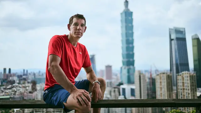 艾力克斯·霍诺德(Alex Honnold)即将徒手独攀台北101