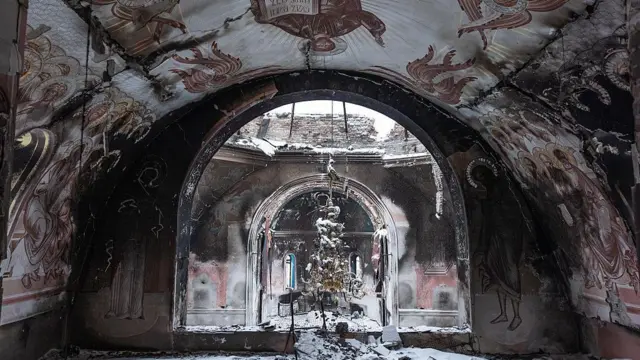 Разрушенные интерьеры церкви