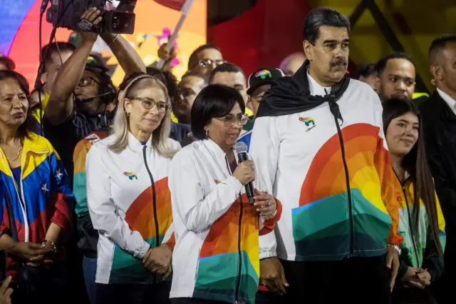 Evento com Maduro, um homem latinorobô bet7kbigode e cabelo preto