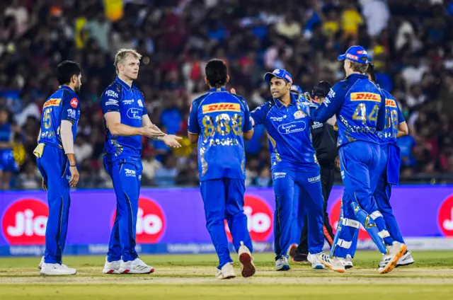 26 ரன்கள் கொடுத்து 4 விக்கெட்டுகள் கைப்பற்றினார் கார்பின் பாஷ்