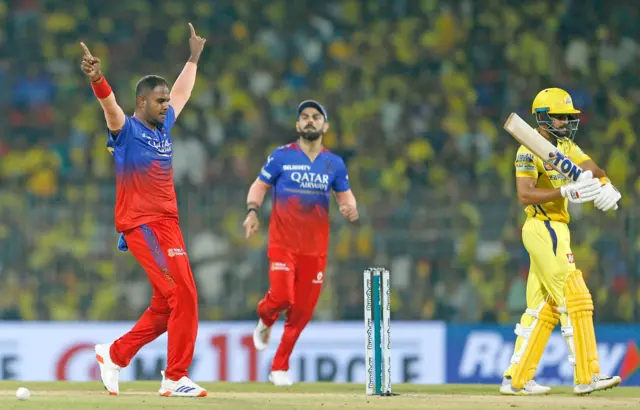 चेन्नई टीम के ऋतुराज गायकवाड का विकेट लेने के बाद यश दयाल