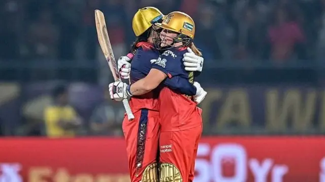 RCB, WPL ચૅમ્પિયન, સ્મૃતિ મંધાના, મુંબઈ ઇન્ડિયન્સ, જ્યૉર્જિયા વૉલ, દિલ્હી કૅપિટલ્સ, બીબીસી ગુજરાતી