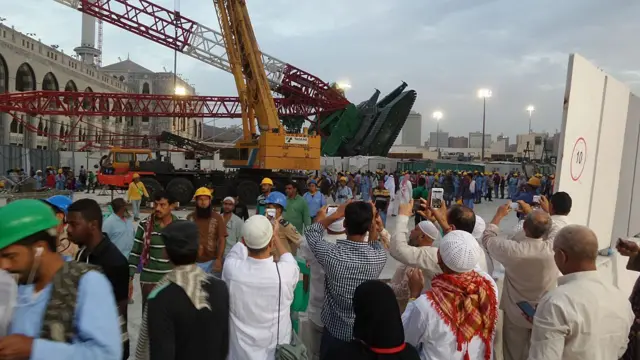 سال ۱۳۹۴ بر اثر سقوط جرثقیل در مسجدالحرام بیش از صد نفر از جمله ۱۱ ایرانی کشته شدند