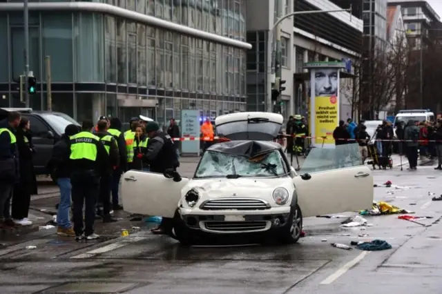 این حمله درست یک هفته پیش از انتخابات سراسری آلمان، مسئله مهاجران و امنیت را بار دیگر در کانون توجه قرار داده است