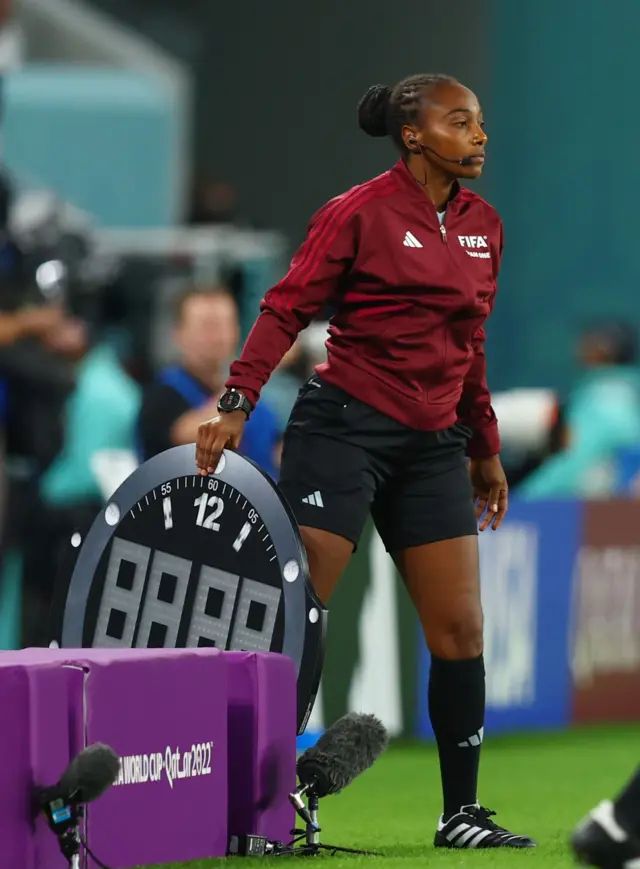 Salima Mukansanga ku mukino w'igikombe cy'isi muri Qatar mu Ugushyingo(11) 2022