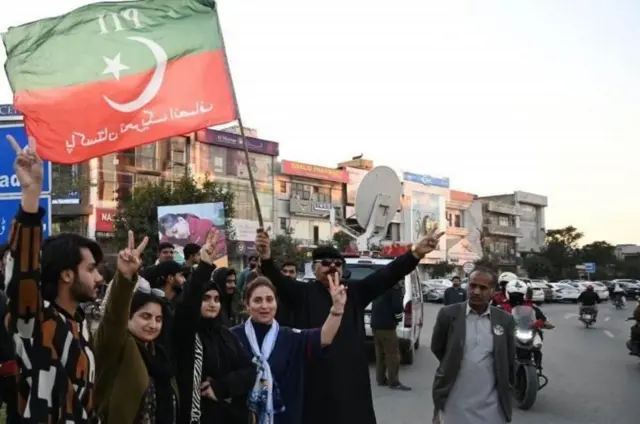 பாகிஸ்தான் தேர்தல்: இம்ரான் கான் ஆதரவு வேட்பாளர்கள் ஒன்றுகூடி பிரதமரை தேர்வு செய்ய முடியுமா?