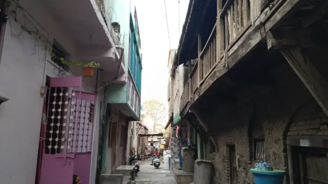 फोटो कॅप्शन - ऐतिहासिक पार्श्वभूमी असलेल्या अमळनेर शहरातील 'गांधीलपुरा वेश्यावस्ती'