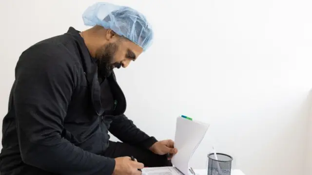 Le chirurgien plasticien Nair Nayaranan