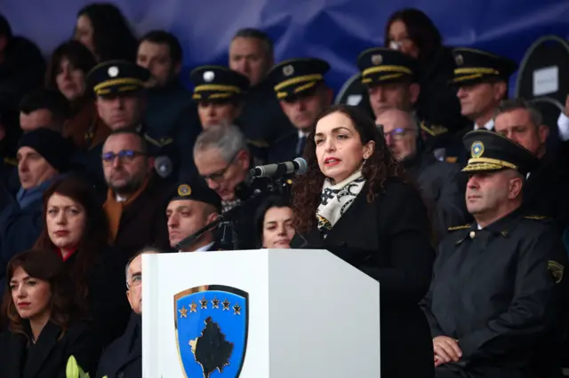 Kosovska predsednica Vjosa Osmani održala je govor tokom parade povodom 18. godišnjice nezavisnosti Kosova u Prištini