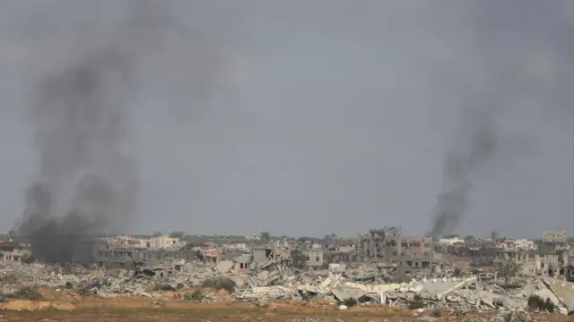 برخاستن دود ناشی از حملات اسرائیل به غزه