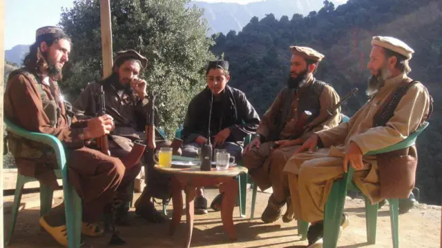 د وسله والو مشران یو ځای ټول شوي