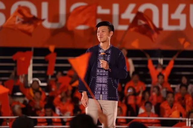 ณัฐพงษ์ เรืองปัญญาวุฒิ ถามจุดยืนการกระจายอำนาจรัฐบาลเพื่อไทย ในระหว่างช่วยหาเสียงเลือกตั้ง อบจ.เชียงใหม่ เมื่อ 18 ม.ค.