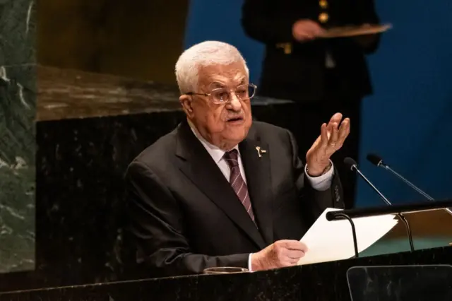 محمود عباس، رئیس تشکیلات فلسطینی، در حال سخنرانی در سازمان ملل 