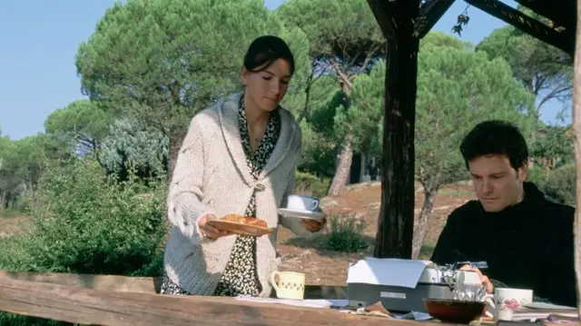 Jamie (Colin Firth) demande en mariage à sa gouvernante portugaise alors qu'il n'a jamais eu de conversation dans la même langue