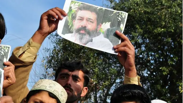 ધુરંધર ફિલ્મ, અક્ષય ખન્ના, રહમાન ડકૈત, એસપી અસલમ ચૌધરી, સંજય દત્ત, કરાચી પોલીસ, લ્યારી ગૅંગવોર, તાલિબાન, બીબીસી ગુજરાતી ઇન્ટરનેશનલ ન્યૂઝ આંતરરાષ્ટ્રીય સમાચાર