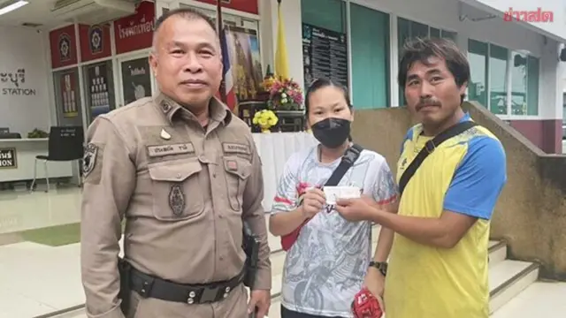စန်ခလာဘူရီမြို့နယ်ရဲတပ်ဖွဲ့နဲ့အတူ ဓာတ်ပုံအရိုက်ခံနေတဲ့ ကိုဖိူးထူး