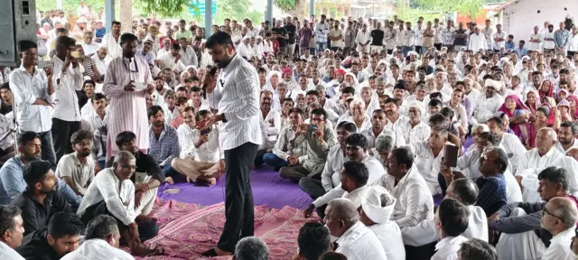 કળદો વ્યવસ્થા શું છે, ખેડૂતો શા માટે કળદાનો વિરોધ કરે છે, બોટાદ એપીએમસીમાં કપાસની ખરીદી, આમ આદમી પાર્ટી આપ રાજુ કરપડા દ્વારા વિરોધ, ઇસુદાન ગઢવી અટકાયત, બીબીસી ગુજરાતી