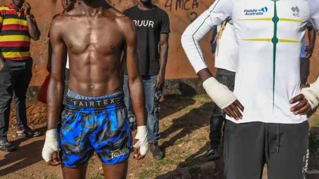 Masana sun ja hankali dangane da yadda ƙananan yara ke zama makusantan wasu da suka girme su ko dai matasa ko manya ko tsofaffi koma waɗanda suka ɗara su kaɗan.