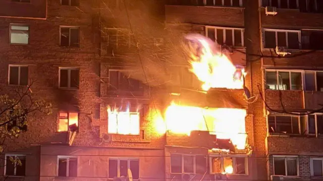 Наслідки російського обстрілу у Дніпрі у ніч проти 23 квітня 2026 року