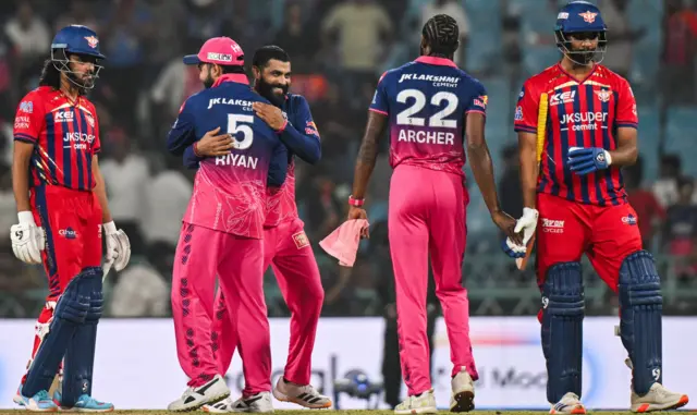 ஒரு ஓவரில் ஆட்டத்தை மாற்றிய ரவீந்திர ஜடேஜா. தங்களையே தாக்கிய லக்னௌ அணியின் ஆயுதம்